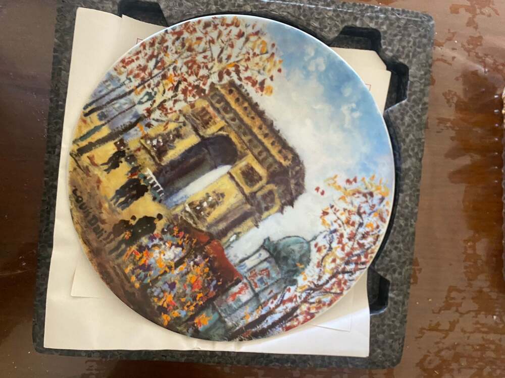 D'Arceau Limoges L'Arc de Triomphe Premier Edition Collector Plate by Louis Dali